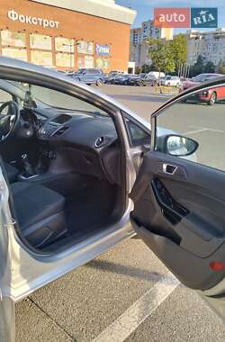 Седан Ford Fiesta 2015 в 