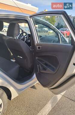 Седан Ford Fiesta 2015 в 