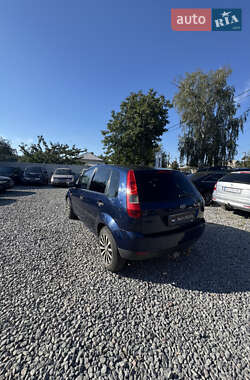 Хэтчбек Ford Fiesta 2005 в 