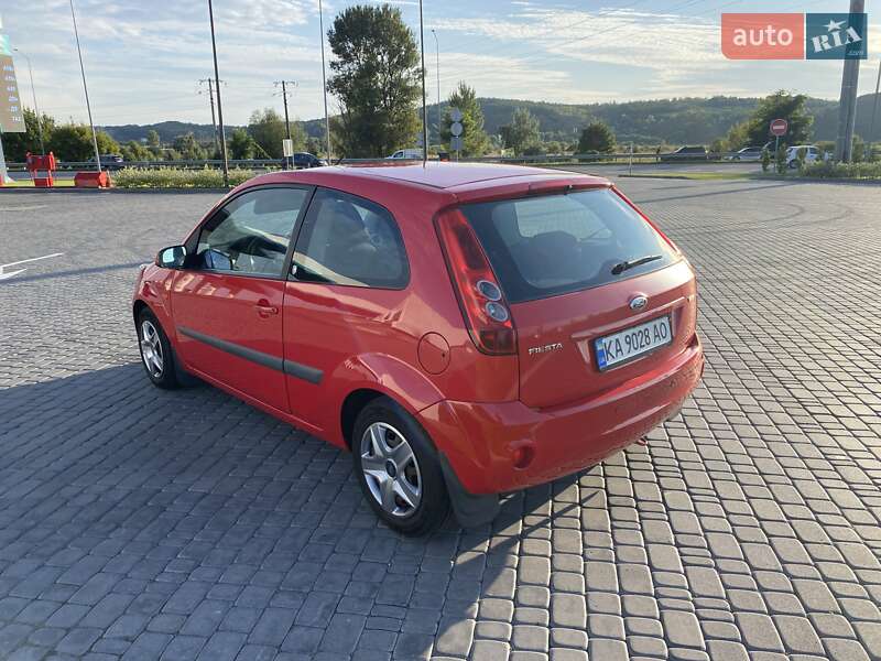 Хэтчбек Ford Fiesta 2006 в Киеве