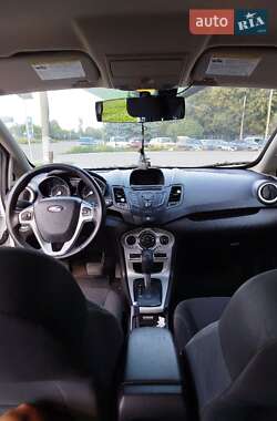 Седан Ford Fiesta 2015 в 