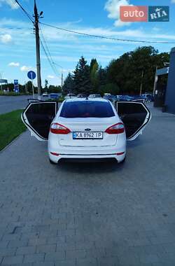 Седан Ford Fiesta 2015 в 