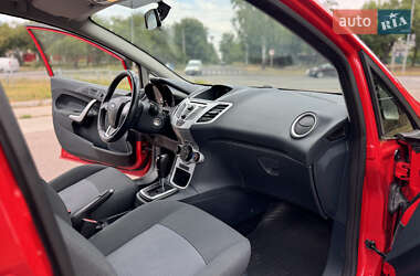Хэтчбек Ford Fiesta 2011 в 