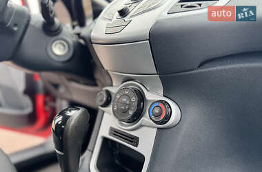Хэтчбек Ford Fiesta 2011 в 