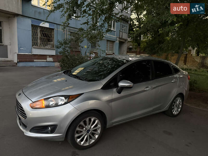 Седан Ford Fiesta 2014 в 
