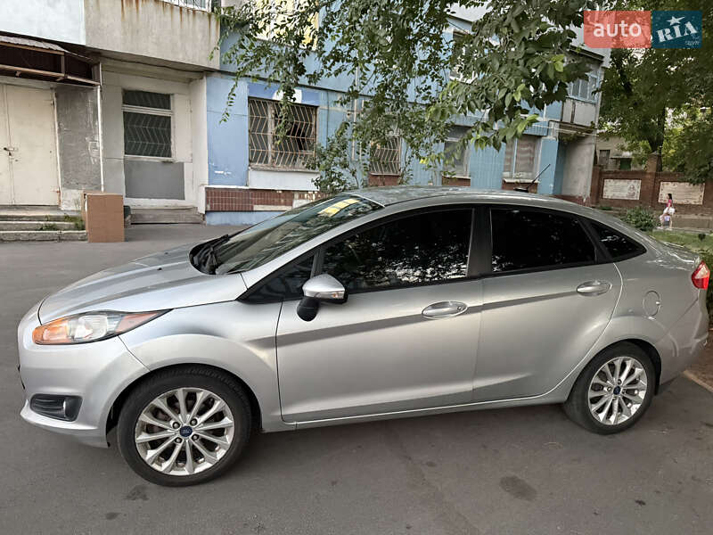 Седан Ford Fiesta 2014 в Днепре
