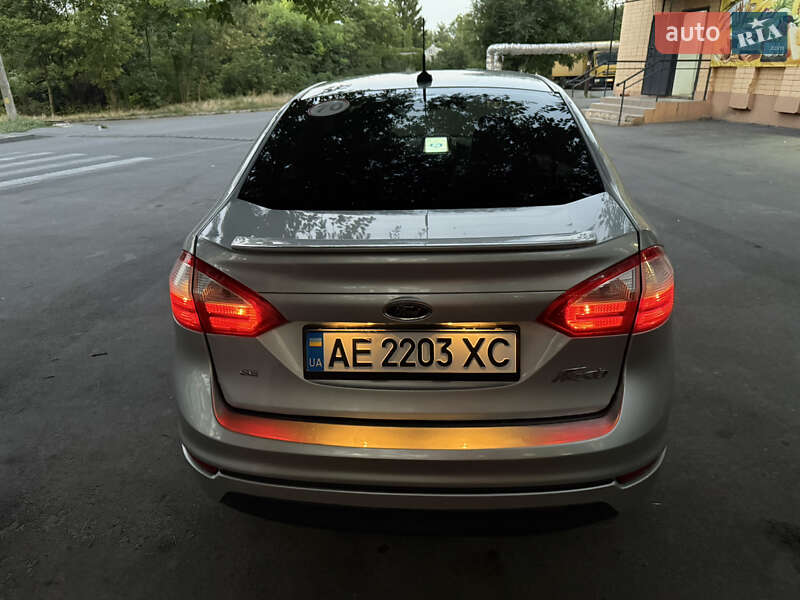 Седан Ford Fiesta 2014 в Днепре