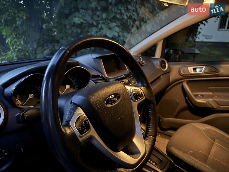 Седан Ford Fiesta 2014 в Днепре