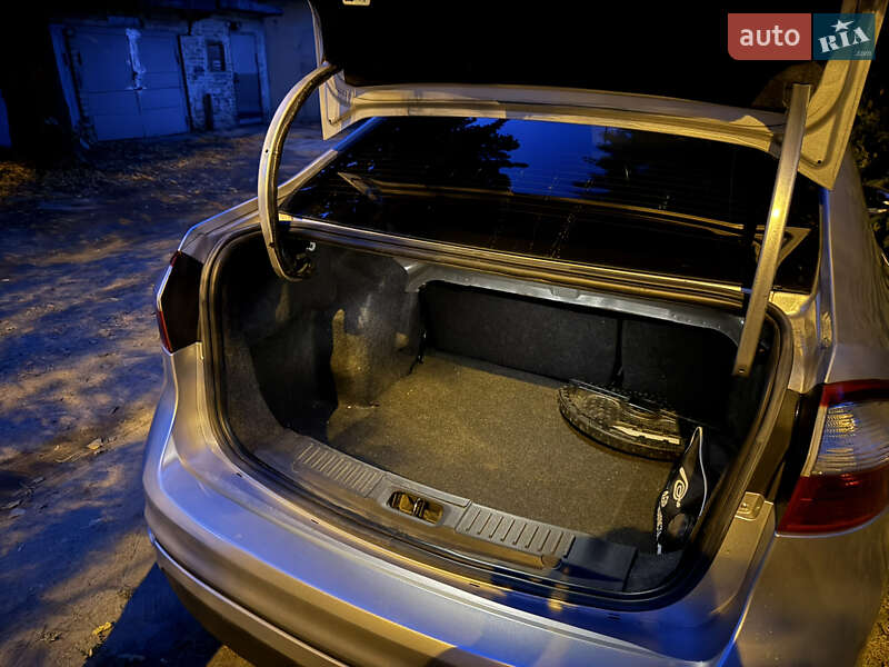 Седан Ford Fiesta 2014 в Днепре