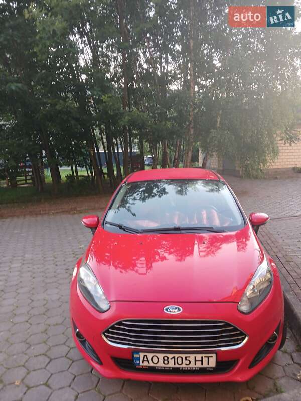 Седан Ford Fiesta 2015 в 