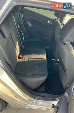 Хэтчбек Ford Fiesta 2013 в 