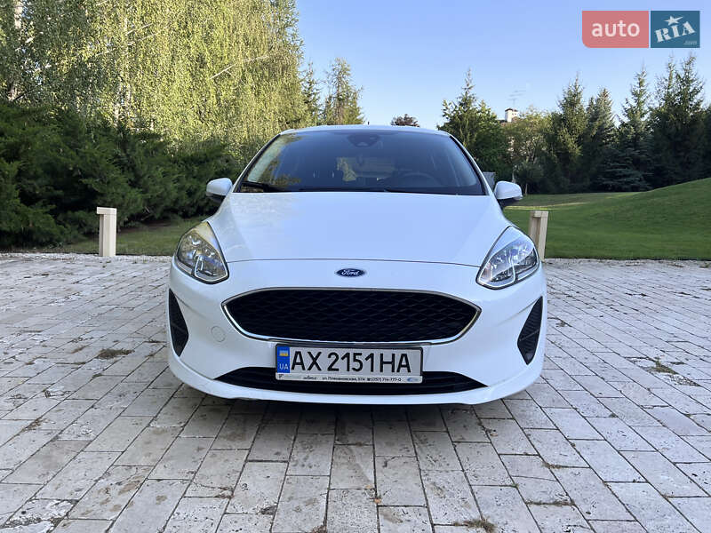 Хэтчбек Ford Fiesta 2017 в 