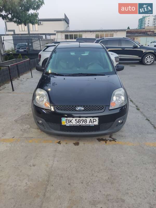 Хэтчбек Ford Fiesta 2007 в Вараше