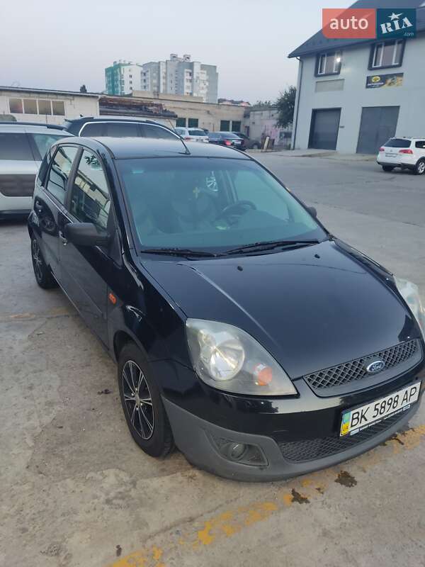 Хэтчбек Ford Fiesta 2007 в Вараше