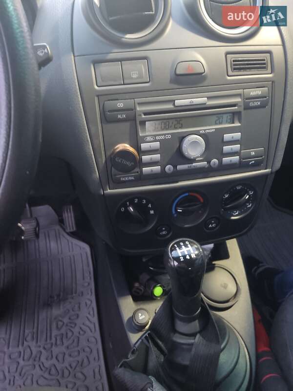 Хэтчбек Ford Fiesta 2007 в Вараше