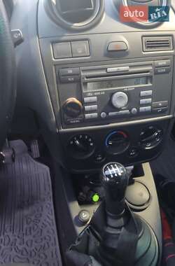 Хэтчбек Ford Fiesta 2007 в 