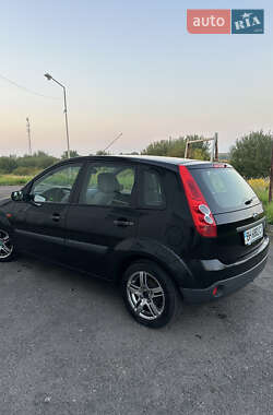 Хэтчбек Ford Fiesta 2008 в 