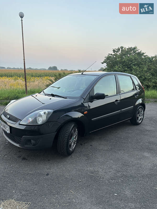 Хэтчбек Ford Fiesta 2008 в 