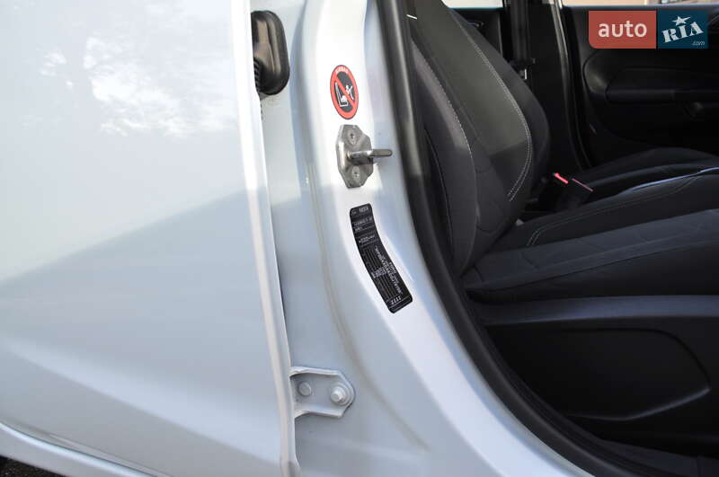 Хэтчбек Ford Fiesta 2013 в Киеве фото 29 Хэтчбек Ford Fiesta 2013 в Киеве