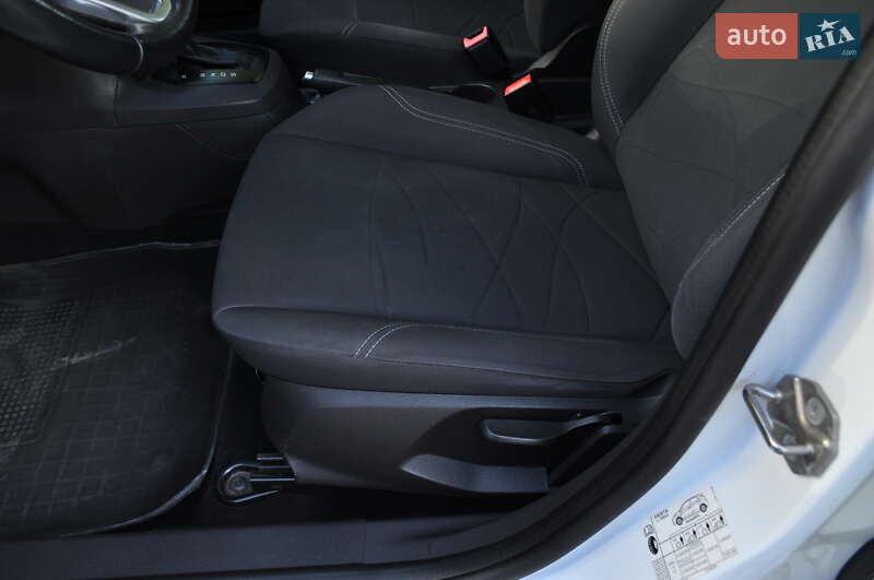 Хэтчбек Ford Fiesta 2013 в Киеве фото 40 Хэтчбек Ford Fiesta 2013 в Киеве