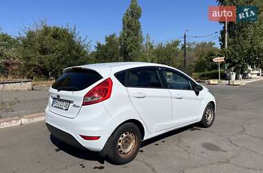 Хэтчбек Ford Fiesta 2012 в 