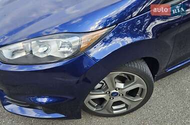 Хэтчбек Ford Fiesta 2015 в 