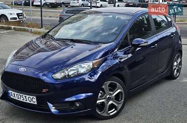 Хэтчбек Ford Fiesta 2015 в 