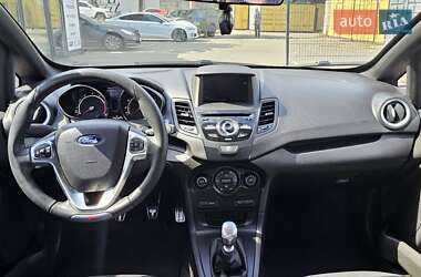 Хэтчбек Ford Fiesta 2015 в 