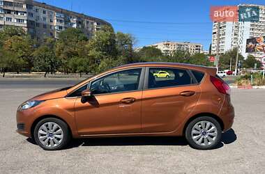 Хэтчбек Ford Fiesta 2016 в 