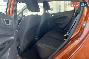 Хэтчбек Ford Fiesta 2016 в 