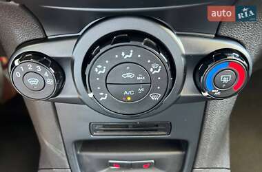 Хэтчбек Ford Fiesta 2016 в 