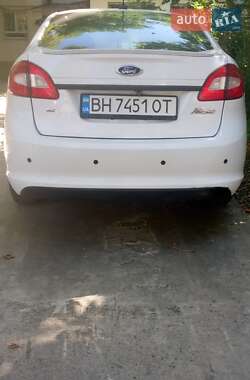 Седан Ford Fiesta 2011 в 