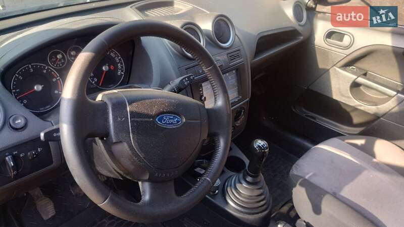 Хэтчбек Ford Fiesta 2006 в Галиче