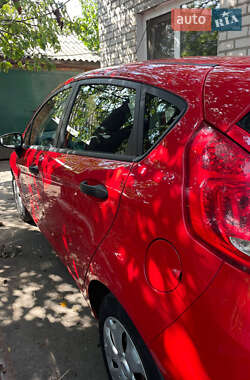Хэтчбек Ford Fiesta 2012 в 