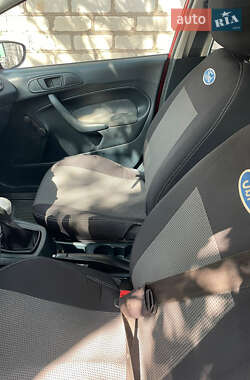 Хэтчбек Ford Fiesta 2012 в 