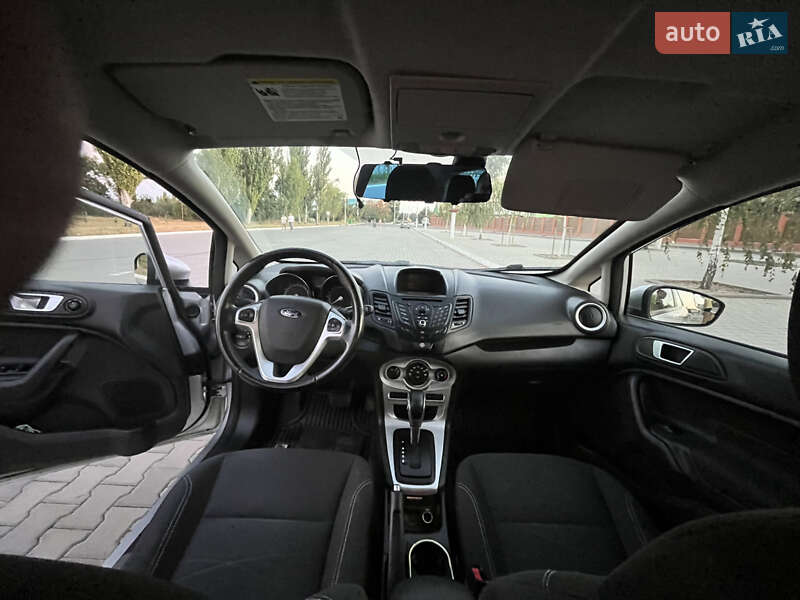 Хэтчбек Ford Fiesta 2013 в Измаиле