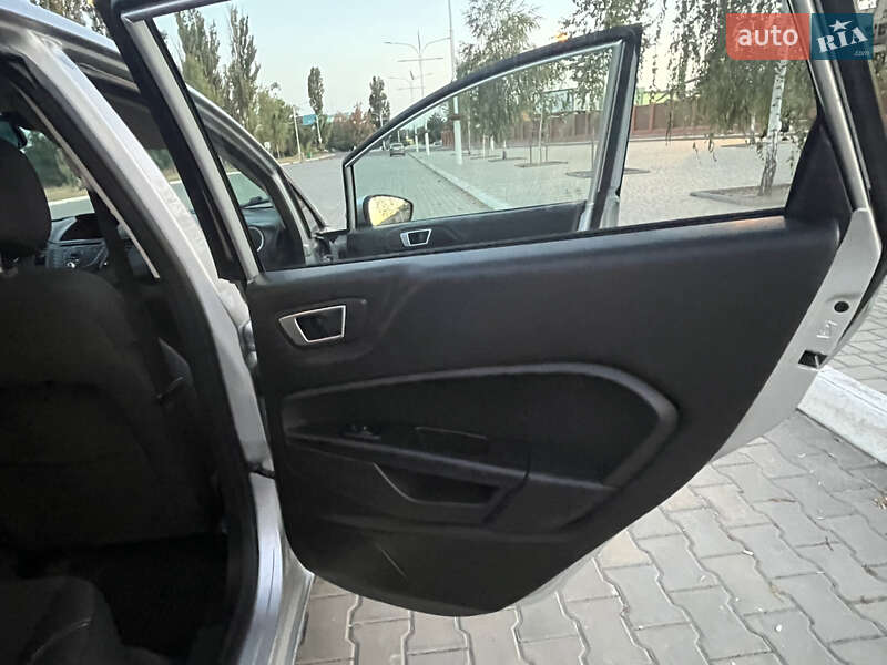 Хэтчбек Ford Fiesta 2013 в Измаиле