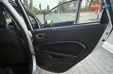 Хэтчбек Ford Fiesta 2013 в 