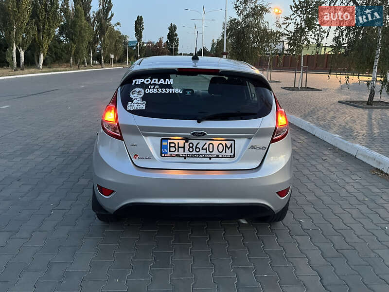 Хэтчбек Ford Fiesta 2013 в Измаиле