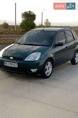 Хэтчбек Ford Fiesta 2003 в 