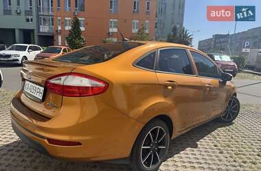 Седан Ford Fiesta 2015 в 