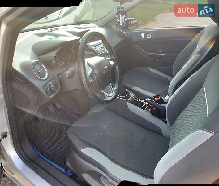 Хэтчбек Ford Fiesta 2015 в Харькове фото 5 Хэтчбек Ford Fiesta 2015 в Харькове