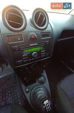 Хэтчбек Ford Fiesta 2008 в 