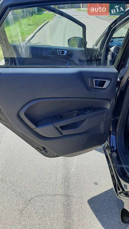 Седан Ford Fiesta 2016 в Киеве