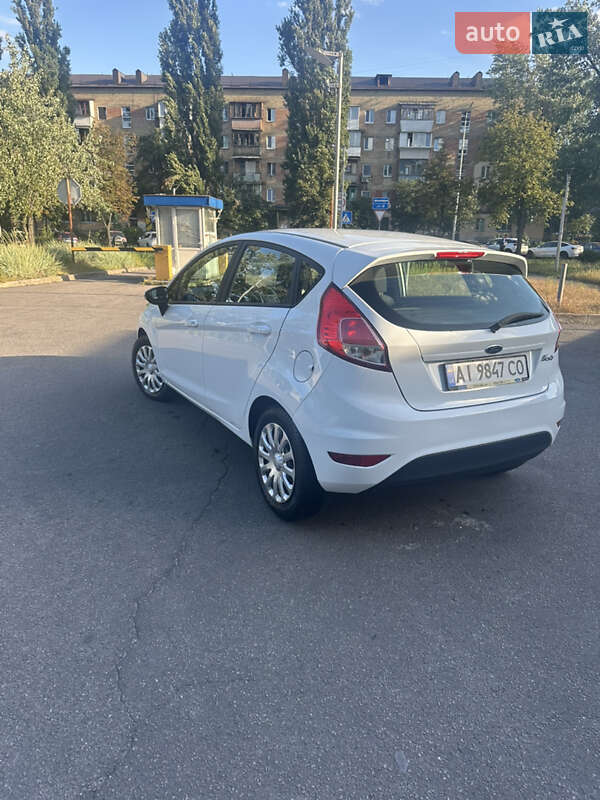 Хэтчбек Ford Fiesta 2016 в Киеве