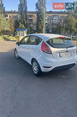 Хэтчбек Ford Fiesta 2016 в 