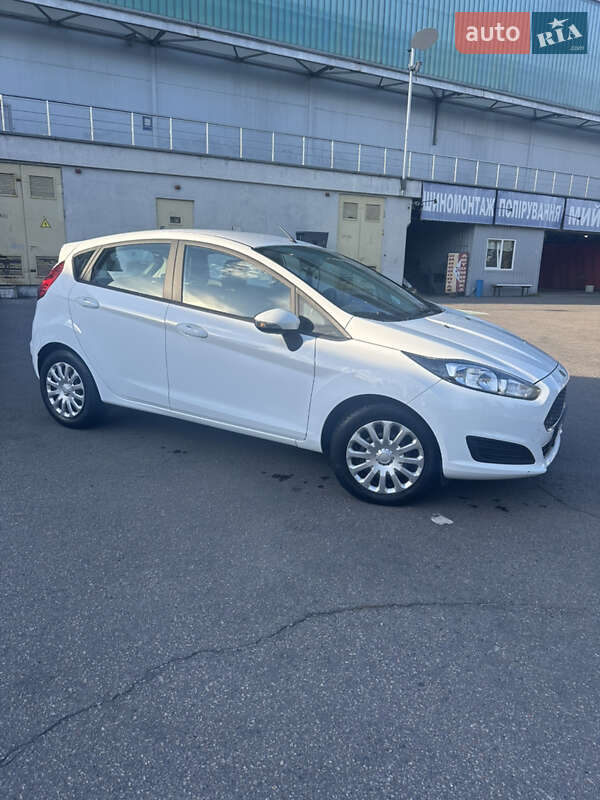 Хэтчбек Ford Fiesta 2016 в Киеве