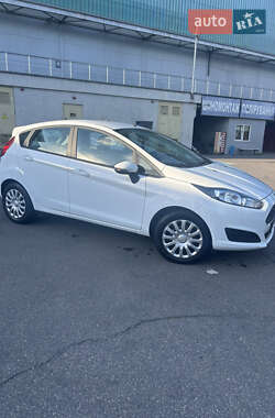 Хэтчбек Ford Fiesta 2016 в 