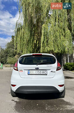 Хэтчбек Ford Fiesta 2012 в 