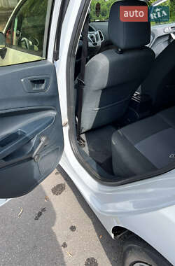 Хэтчбек Ford Fiesta 2012 в 